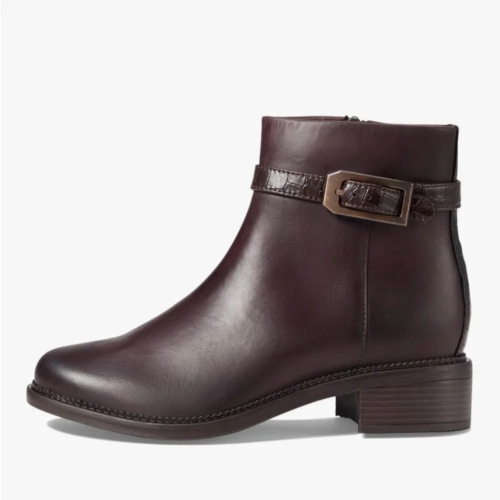 Clark’s Elegant Size 11 Ankle Boots‎ dark burgundy (look brown in some lights)